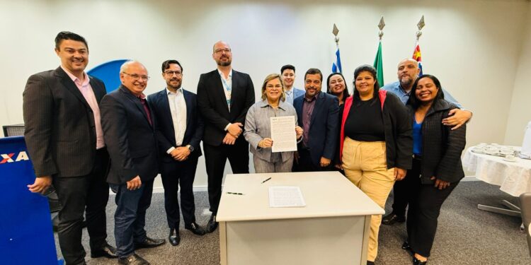 Assinado contrato histórico para construção de moradias em Ubatuba