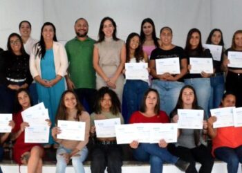 Caraguatatuba certifica 42 alunos em cursos de beleza oferecidos pelo Fundo Social e Secretaria de Assistência Social