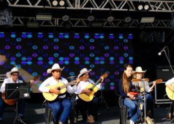 Abertura do 20º Festival da Tainha reúne centenas de pessoas na região sul de Caraguatatuba