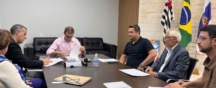 Governo de Caraguatatuba amplia parceria com Centro Universitário Módulo para estágio e capacitação de servidores