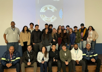 Softys recebe alunos da Escola Otto Weiszflog para visita educativa em sua sede de Caieiras/SP  