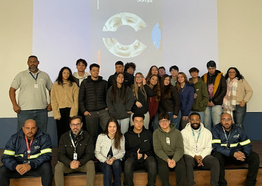 Softys recebe alunos da Escola Otto Weiszflog para visita educativa em sua sede de Caieiras/SP  