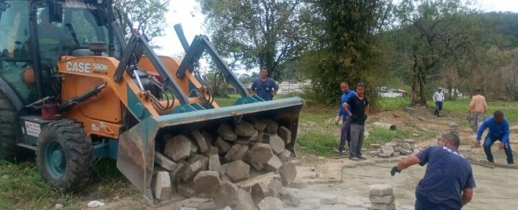 Secretaria de Serviços Públicos intensifica limpeza de bairros de Caraguatatuba no fim de agosto