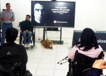 Secretaria de Saúde de Caraguatatuba reúne equipe de enfermagem em apresentação do protocolo do cateter hidrofílico