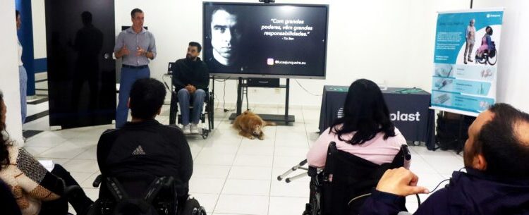Secretaria de Saúde de Caraguatatuba reúne equipe de enfermagem em apresentação do protocolo do cateter hidrofílico