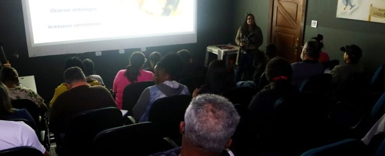 Alunos da capacitação “Boas Práticas em Manipulação de Alimentos” recebem certificado