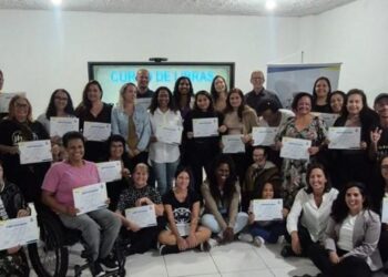 Alunos concluem curso de LIBRAS oferecido pela Secretaria dos Direitos da Pessoa com Deficiência e do Idoso