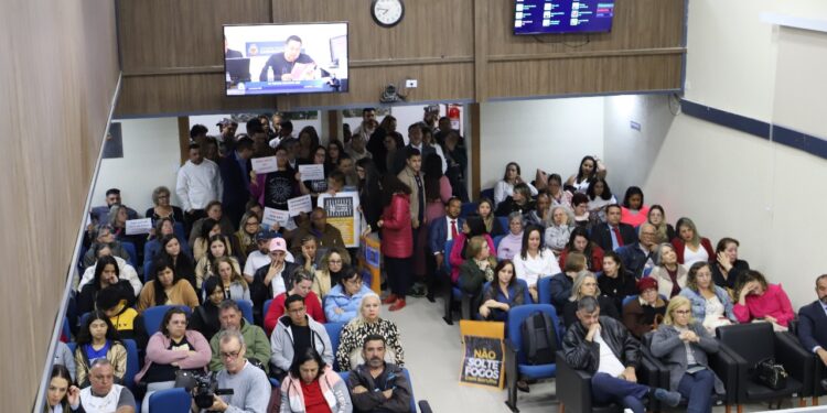 Câmara mantém veto ao projeto sobre fogos com estampido e nova proposta será votada em extraordinária