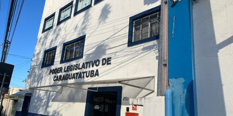 Câmara de Caraguatatuba realiza 25ª Sessão Ordinária com análise de vetos e novos projetos