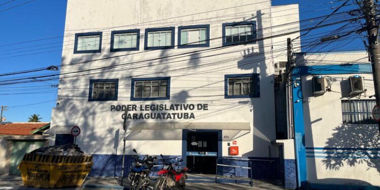 Câmara concede Título de Cidadão Caraguatatubense ao Delegado André Luiz Matera Costilhas   