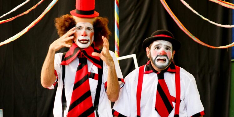 Circo Navegador apresenta peça teatral ‘Cirquim do Serafim’ neste domingo na Praça da Cultura