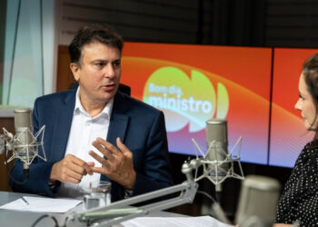 Camilo Santana anuncia duas novidades: o MEC Enem e o MEC Livros