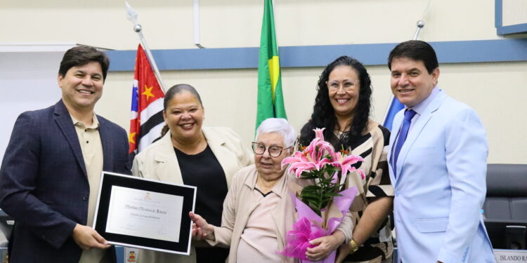 Solenidade marca entrega de Título de Cidadã Caraguatatubense a Dona Matilde Mendes de Souza
