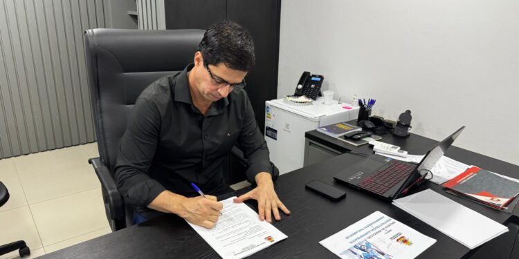 Câmara firma contrato com a Vunesp para realização de concurso público   