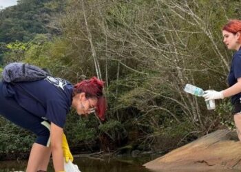 Praia do Porto Novo tem ação de limpeza e conscientização ambiental nesta quinta-feira