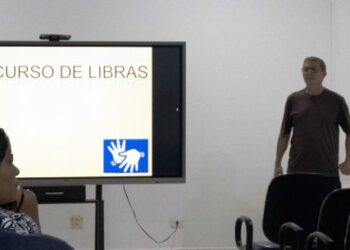 Caraguatatuba abre vagas para 2ª turma de curso gratuito de Iniciação em Libras