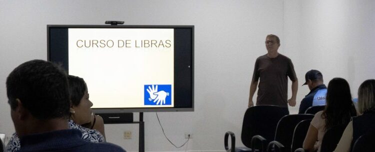 Caraguatatuba abre vagas para 2ª turma de curso gratuito de Iniciação em Libras