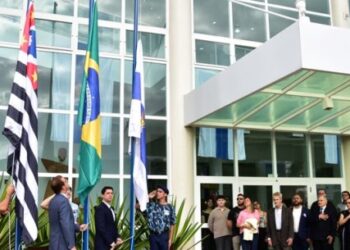 Cerimônia de hasteamento dos pavilhões celebra 203 anos da Independência do Brasil em Caraguatatuba