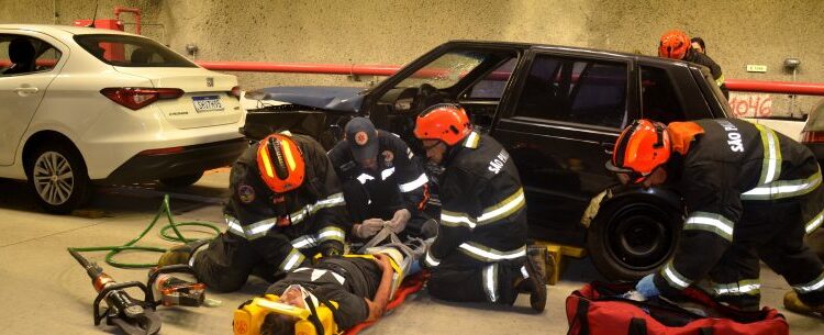 SAMU Caraguatatuba participa de simulação de acidente em túnel do Contorno Norte da Tamoios