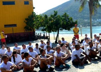 35 candidatos iniciam curso de formação para Guarda-Vidas Temporários em Caraguatatuba
