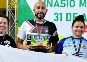 Caraguatatuba é vice-campeã geral da 26ª Copa Caçapava de Karatê
