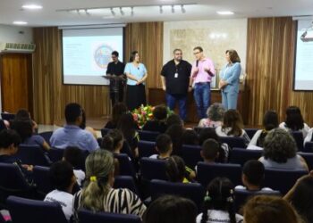Caraguatatuba recebe solenidade do Prêmio Excelência Educacional com homenagem a escolas destaque no Saresp