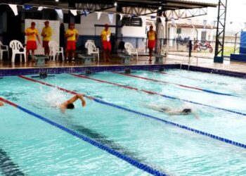 Teste físico seleciona 36 candidatos para curso de guarda-vidas temporários do verão 2025/2026 em Caraguatatuba