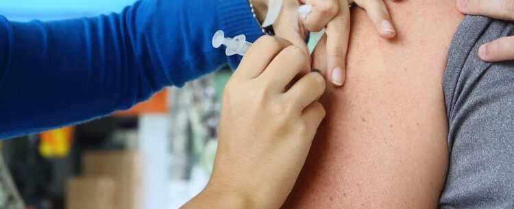 Caraguatatuba realiza campanha de vacinação contra HPV e reforça atualização de cadernetas