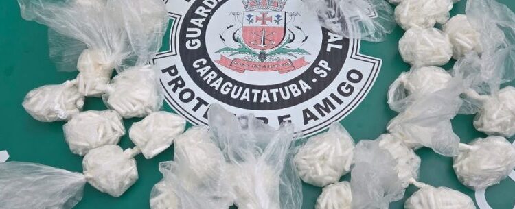 Homem é preso pela Guarda Civil de Caraguatatuba com mais de duas mil porções de cocaína