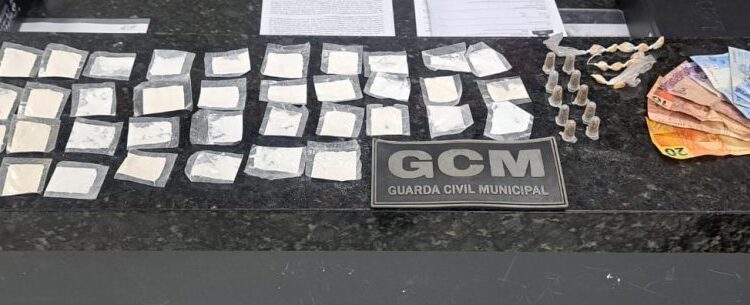 Homem é preso com drogas após tentar resistir à prisão da Guarda Civil de Caraguatatuba