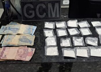 Homem é preso com porções de cocaína após tentar fugir da Guarda Civil de Caraguatatuba