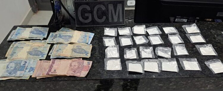 Homem é preso com porções de cocaína após tentar fugir da Guarda Civil de Caraguatatuba