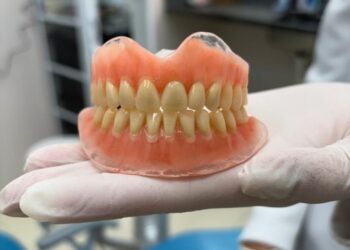 Unidade básica de saúde de Caraguatatuba entrega primeira prótese total em atendimento descentralizado