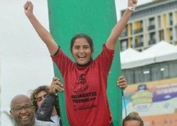 Caraguatatuba comemora bicampeonato brasileiro da surfista Katellyn Oliveira