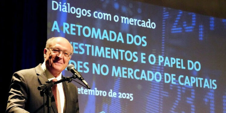 No Rio, Alckmin exalta retomada de investimentos e papel do BNDES no mercado de capitais
