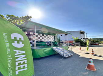 Veja como trocar lâmpadas ineficientes por LED em ação da Neoenergia Elektro em Ubatuba