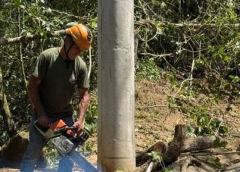Rua de acesso ao Morro Santo Antônio em Caraguatatuba recebe iluminação