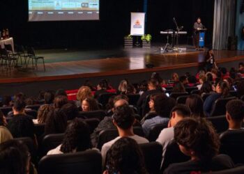 Caraguatatuba celebra talentos no 1º MiniFEC “Imagens que educam, vozes que transformam”