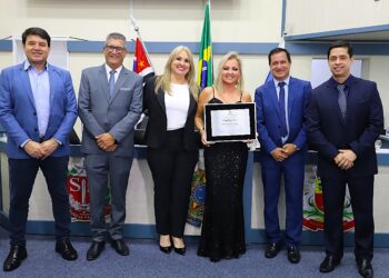 Missionária Peggy Lynn Ross recebe título de Cidadã Caraguatatubense
