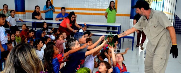 Espetáculo “Quanta Coisa o Lixo É” leva reflexão sobre sustentabilidade a alunos da rede municipal em Caraguatatuba