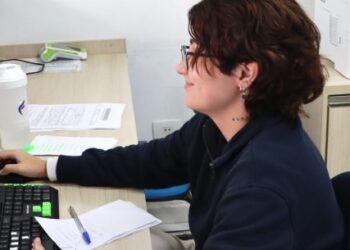 Mais 40 aprovados das seleções de 2025 são convocados para estagiar nas secretarias municipais de Caraguatatuba