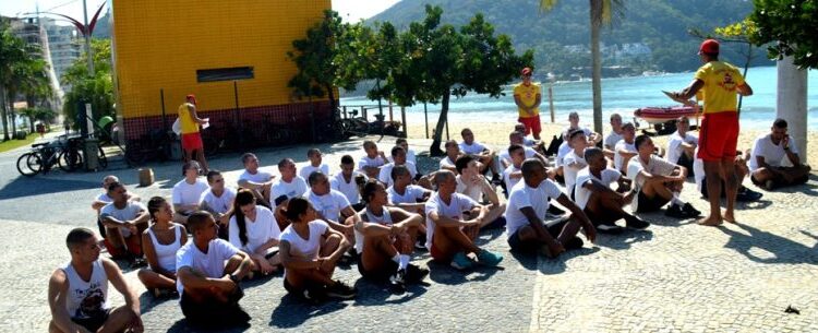 Governo do Estado encerra inscrições para guarda-vidas temporários em Caraguatatuba na segunda-feira