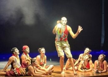 Em Caraguatatuba, espetáculo “Expresso Tatu” encanta alunos da rede municipal no Teatro Mario Covas