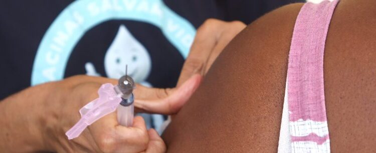 Caraguatatuba promove campanha contra HPV e reforça atualização de cadernetas vacinais