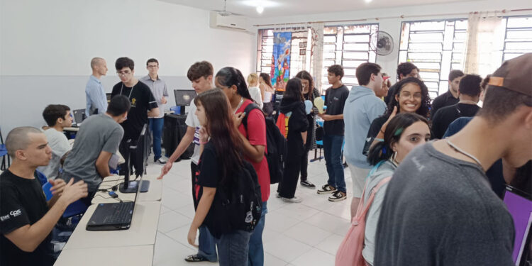 Etec de Caraguatatuba sedia Feira de Profissões 2025 nesta terça-feira (14)