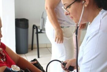 Secretaria da Saúde de Caraguatatuba promove tarde de autocuidados para cuidadores de pacientes do Programa Melhor em Casa
