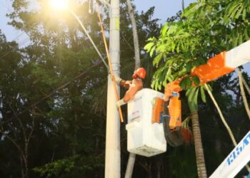 Iluminação do acesso ao Morro Santo Antônio garante mais segurança para moradores e turistas de Caraguatatuba