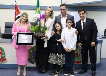 Dra. Fernanda Dalprat recebe Título de Cidadã Caraguatatubense   