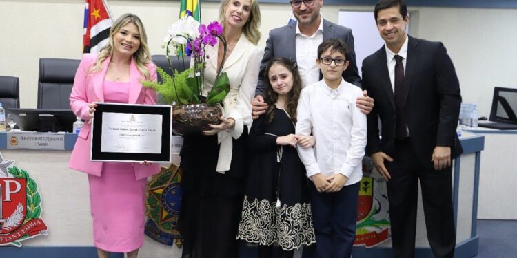 Dra. Fernanda Dalprat recebe Título de Cidadã Caraguatatubense   