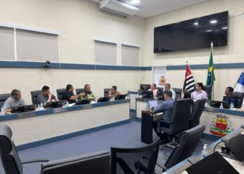 Comissão de Assuntos Relevantes discute fiscalização e falhas no transporte público com a Secretaria de Mobilidade